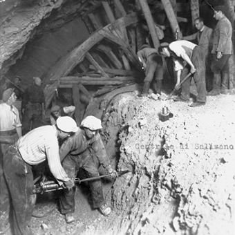 Operai Acea al lavoro nel 1945